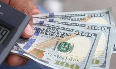 Bancos obrigados a vender divisas às pressas