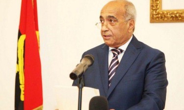 Ministro da Defesa visita Portugal