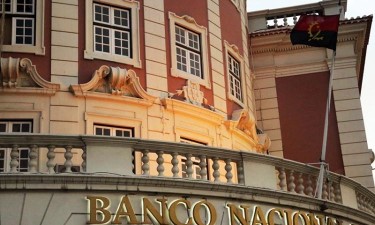 BNA vende 800 milhões USD em Março/Abril