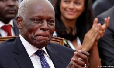 José Eduardo dos Santos nos Emirados Árabes Unidos 