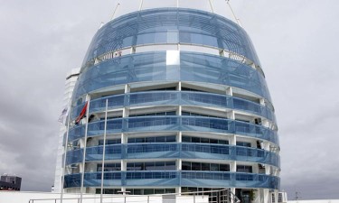 Epal com as contas bloqueadas por dívidas com prestadores 