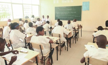 Mais de 2 mil escolas públicas fecharam em 2022-2023