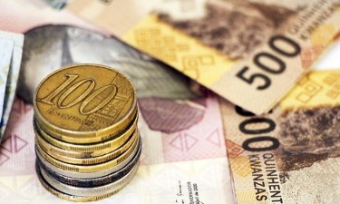 Taxa de câmbio manteve-se estática nos 911 kwanzas por dólar  