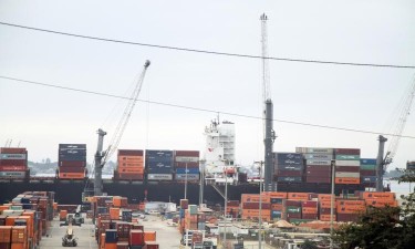 Saldo da balança cai mais de 1,6 biliões Kz em três meses