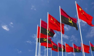 Alta do crude acelera plano de Angola para liquidar 6,8 mil milhões à China 