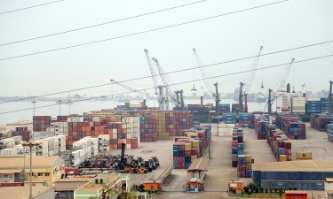 Exportações recuam 10,75% e importações crescem 30% em Agosto