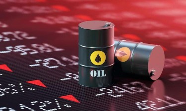 Petróleo recua 2% com alívio sobre oferta saudita