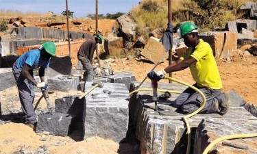 Governo trava exploração mineira no Namibe