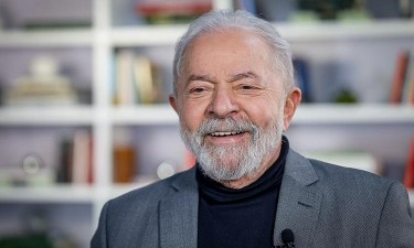 Lula da Silva confirmará hoje a sua intenção de disputar a Presidência do Brasil