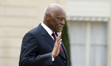 Eduardo dos Santos pediu para ser ouvido pela PGR na sua última deslocação a Angola, sem resposta