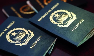 SME assegura que emissão de passaportes ordinários tem sido regular, utentes desmentem