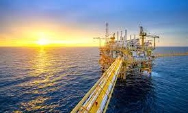 OPEP+ prepara redução substancial da produção de petróleo