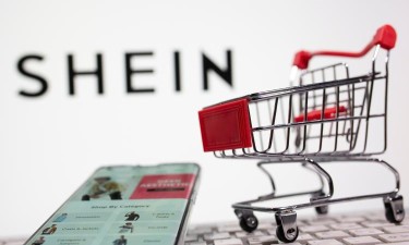 Shein, “querida” e “polémica”. Aplicativo chinês vem dominando compras online Shein, “querida” e “polémica”. Aplicativo chinês vem dominando compras online