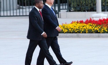 Presidente chinês  Xi Jinping confrontou ‘duramente’ João Lourenço