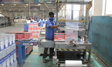 Fabricante de baterias contorna dificuldades de abastecer mercado  interno com a exportação Fabricante de baterias contorna dificuldades de abastecer mercado  interno com a exportação