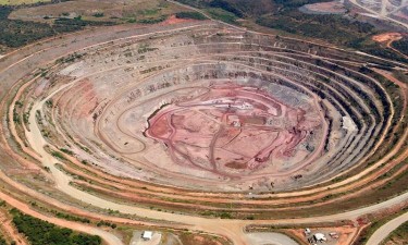 Endiama conclui troca da Alrosa pela Taaden na Catoca e transfere 49% do Luele ao novo parceiro Endiama conclui troca da Alrosa pela Taaden na Catoca e transfere 49% do Luele ao novo parceiro