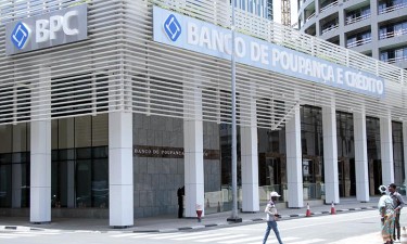 BPC vê derrocada de 75,61% no lucro, enquanto auditor arrasa as contas do banco e arrola a Mundial Seguros BPC vê derrocada de 75,61% no lucro, enquanto auditor arrasa as contas do banco e arrola a Mundial Seguros