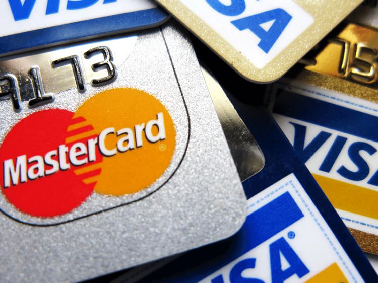 Cartões Visa e Mastercard há mais de dois anos com uma única transacção