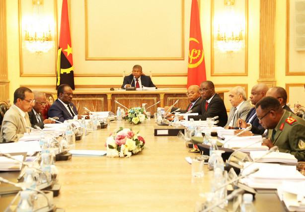Angola gasta 519 mil milhões kz para manter viva empresas públicas