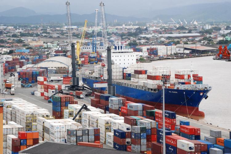 Comércio entre China e países lusófonos sobe 25,3%