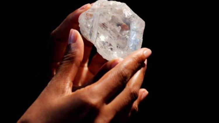 Descoberto diamante com 128 quilates