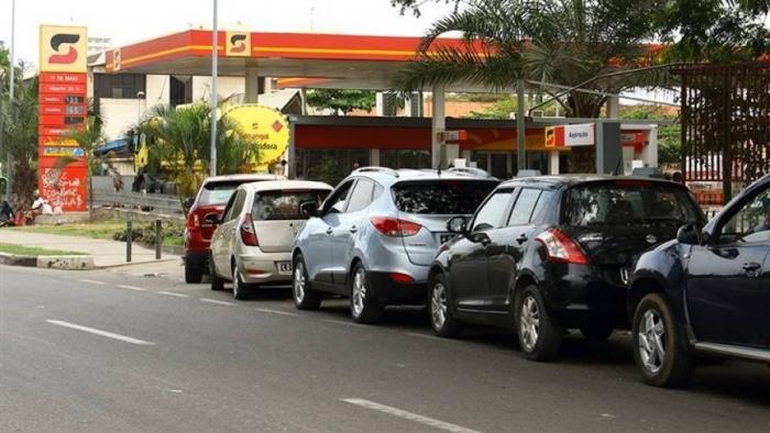 Sonangol culpa clientes e divisas pela escassez de combustíveis