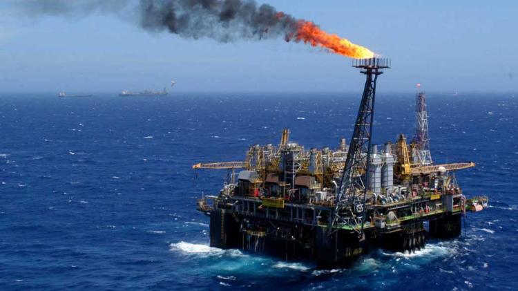 Angola dá 20 mil barris de crude/dia ao Brasil