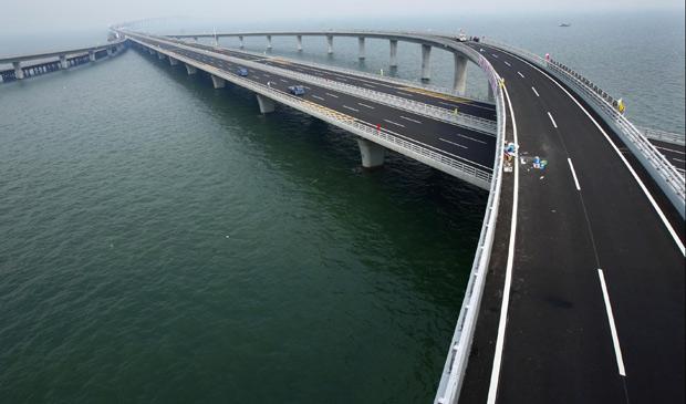China inaugura a maior ponte do mundo
