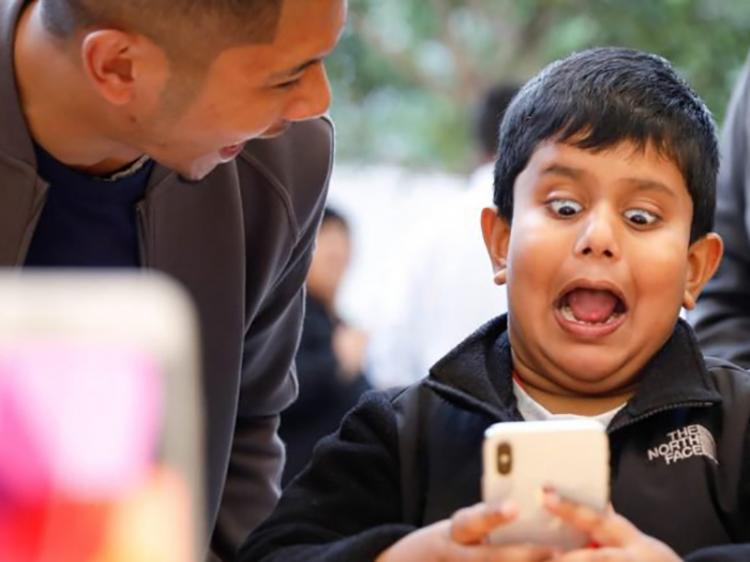 Google permite aos pais desligarem smartphones dos filhos à distância