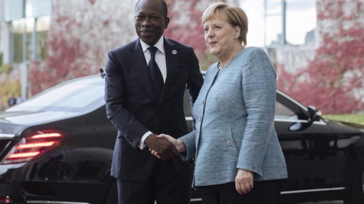 Merkel vai apoiar empresas africanas na Europa com mil milhões de euros