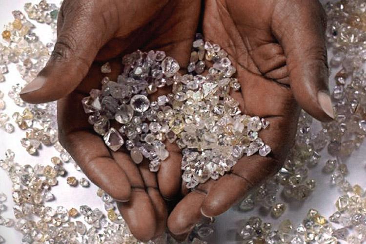 Três mil pedras de diamante apreendidas