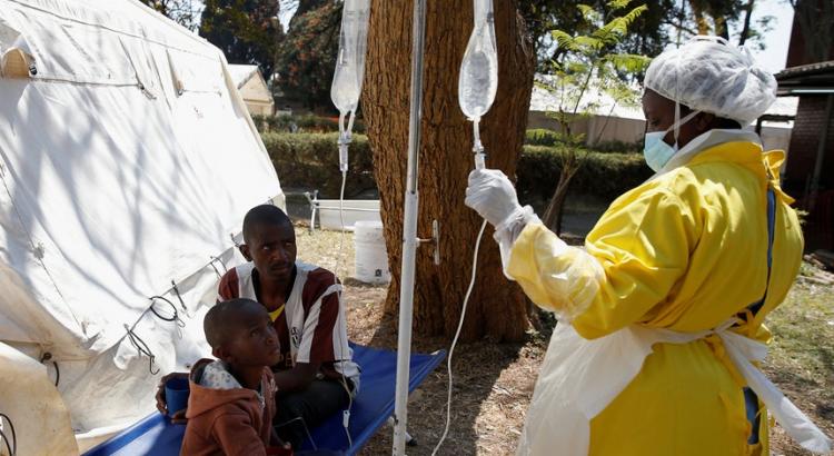 Zimbábue precisa de 57 milhões de dólares para ‘travar’ surto de cólera