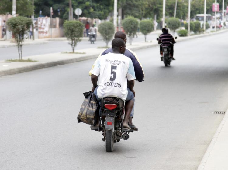 Mototaxistas e comerciantes justificam violação com falta de poupança
