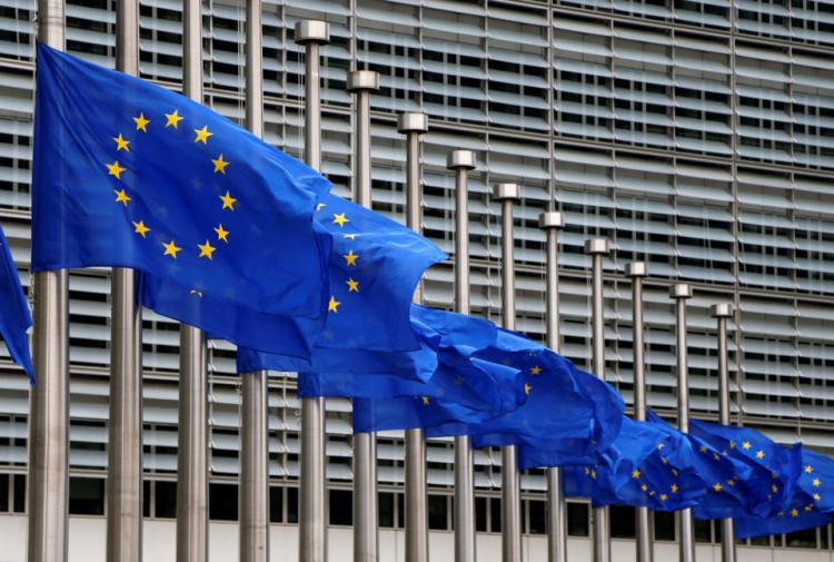 UE aprova pacote de apoio temporário para atenuar riscos de desemprego