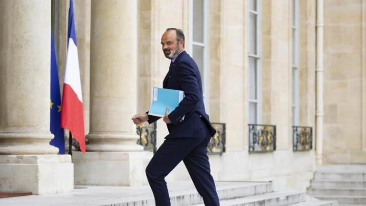 Primeiro-ministro francês demite-se
