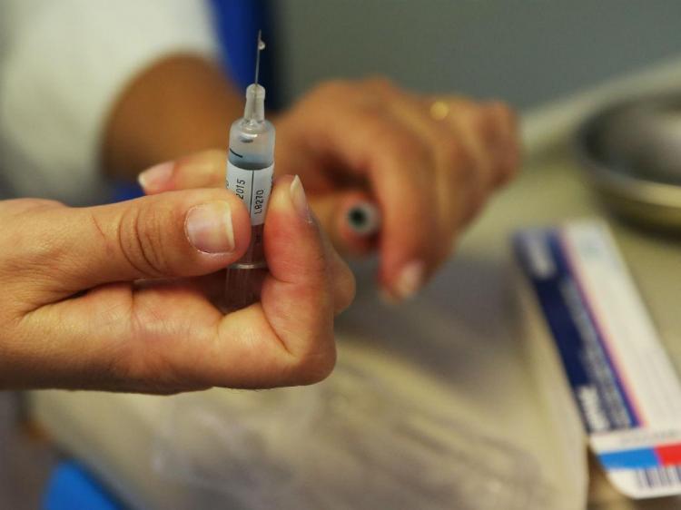 Brasil suspende ensaios clínicos de vacina Coronavac 