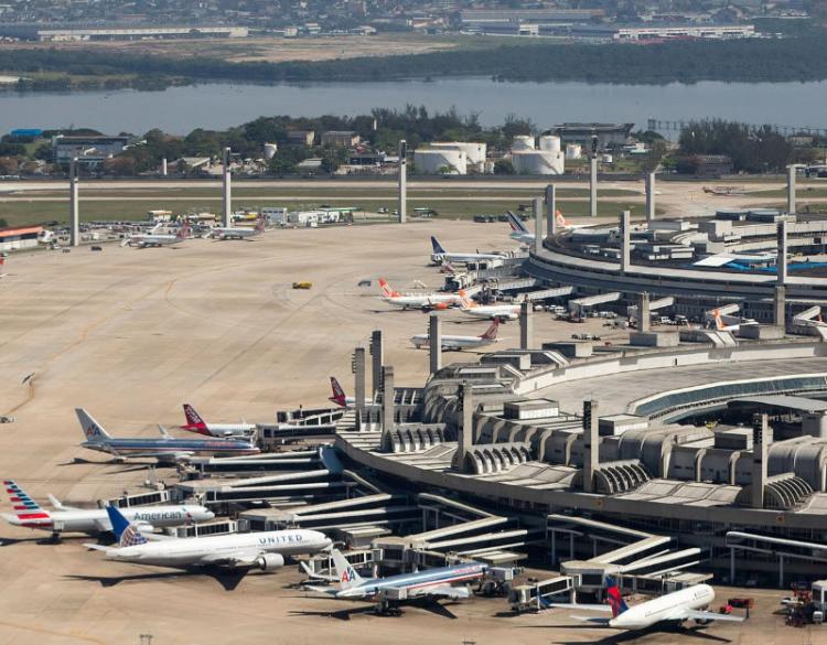Transportes exige remoção de aeronaves no aeroporto internacional
