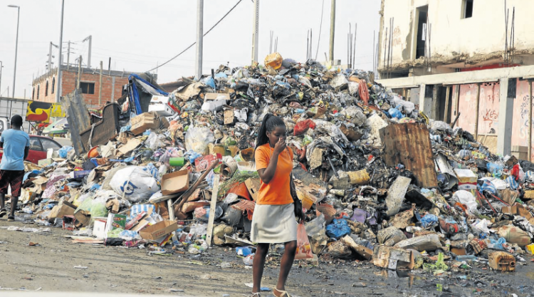 Concurso público urgente para limpar Luanda