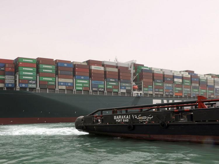 200 mil toneladas entupiram  as rotas comerciais marítimas