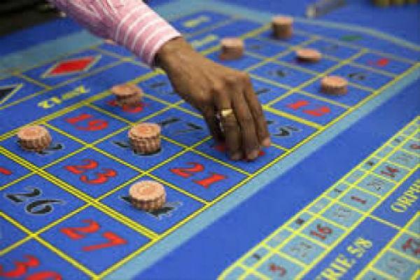 Casinos parados há 14 meses estão à beira da falência e pedem retoma