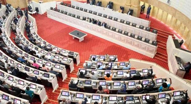 Parlamento aprova na globalidade lei de revisão constitucional