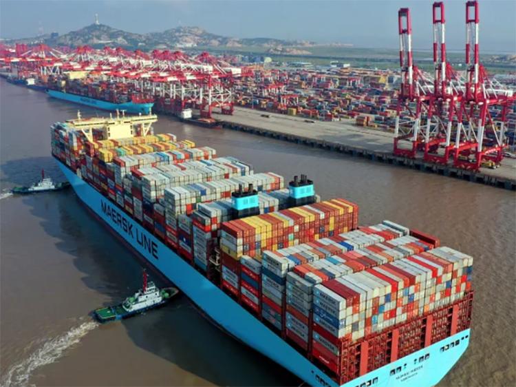 China 'esconde' navios  e contentores