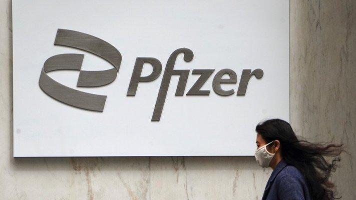 Pfizer prevê vender 54 mil milhões de dólares em vacinas e comprimidos em 2022