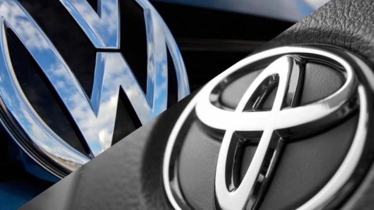  Toyota e Volkswagen suspendem suas operações na Rússia