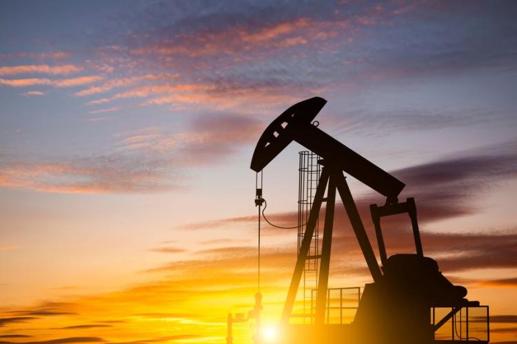 Petróleo recupera após queda de 5% com libertação de reservas