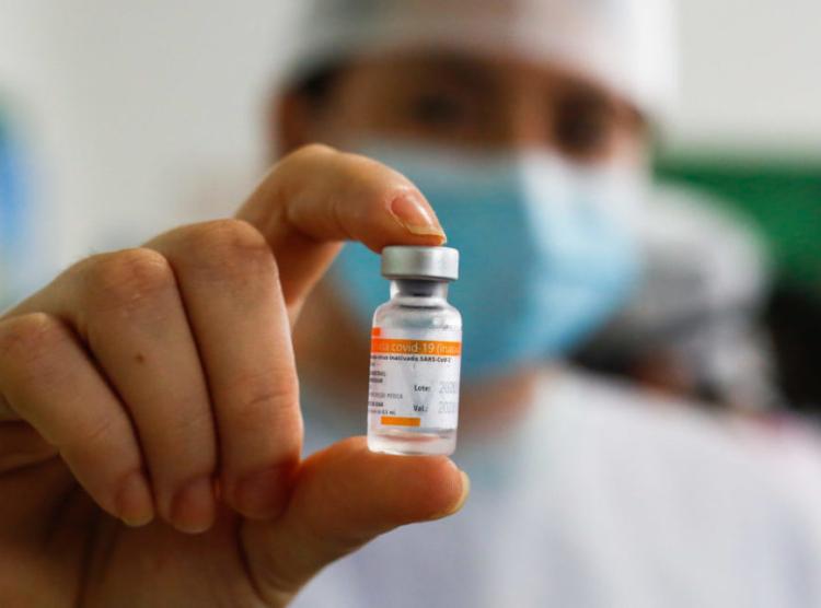 Vacinas renderam mais de 90 milhões aos líderes da Pfizer, BioNTech e Moderna