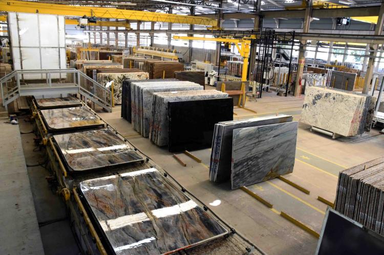 Baixa produção de granito fecha cinco empresas na Caála
