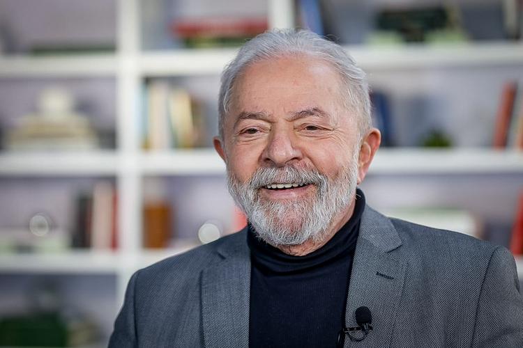 Lula da Silva anuncia candidatura presidencial para 
