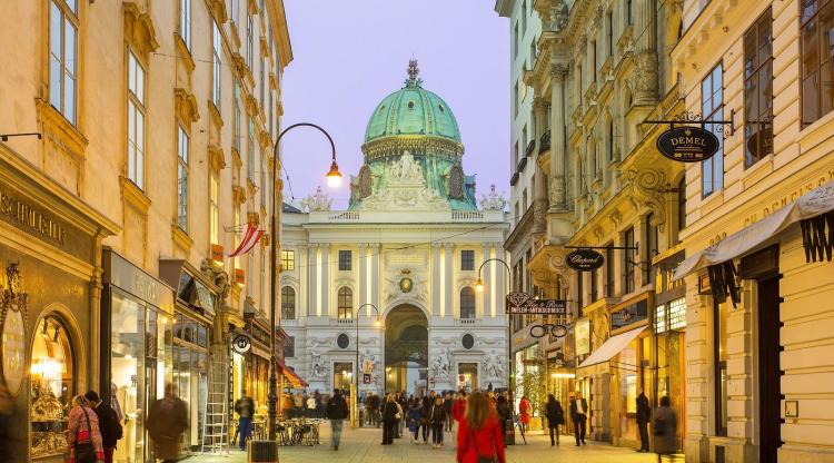 Áustria dá mil euros aos contribuintes em descontos e subsídios para mitigar a inflação