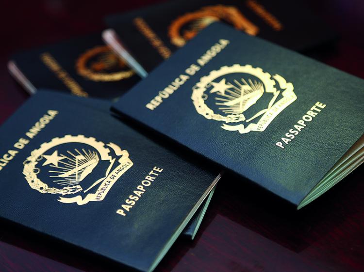SME assegura que emissão de passaportes ordinários tem sido regular, utentes desmentem